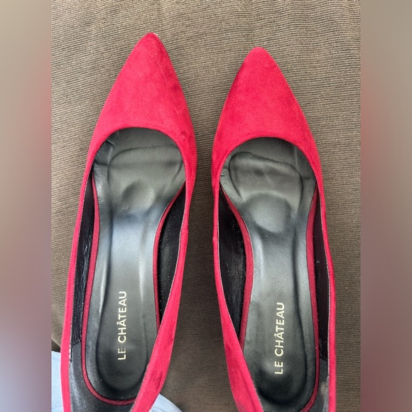 Le Chateau, Burgundy Suede Heels, Size: 9 Women’s, 3.5 inches - Picture 4 of 5